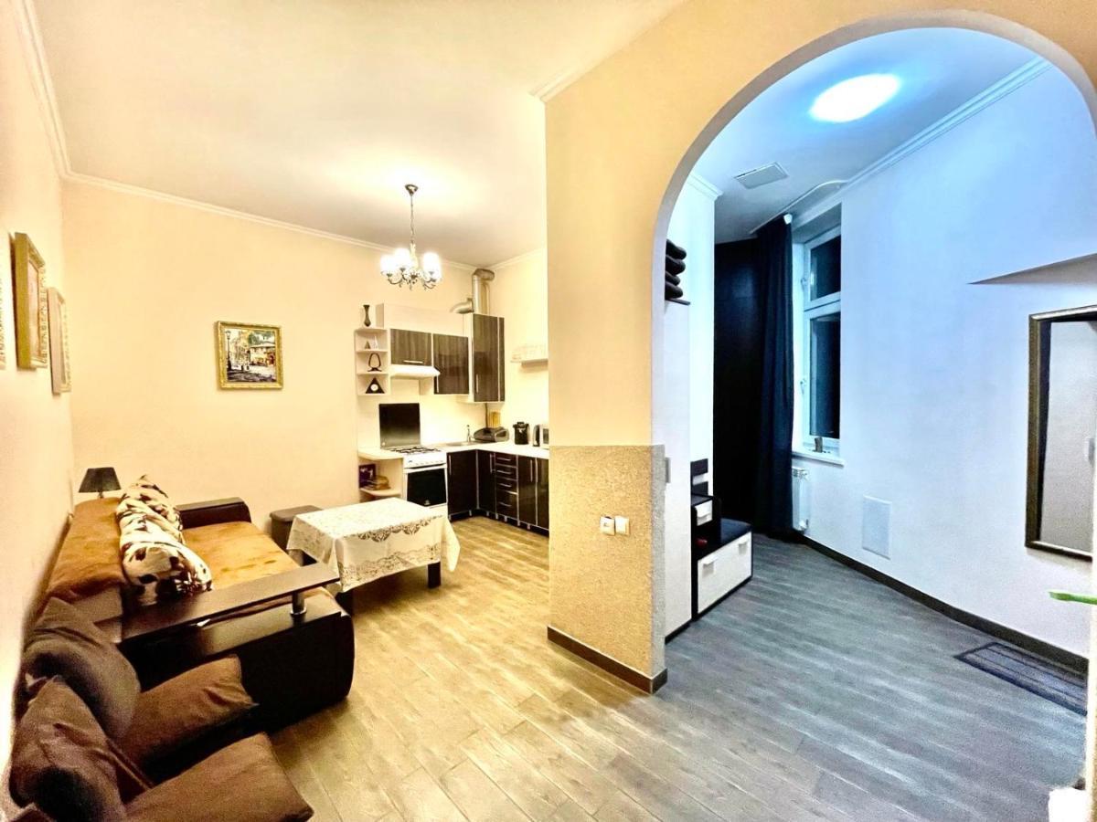 V&O Whitechocolateapt 800 M To Opera Lviv Exteriör bild